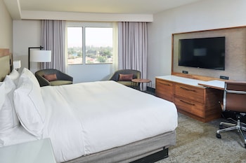 Suite, 1 King Bed, Accessible, Kitchen (Hearing)
