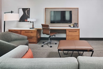 Suite, 1 King Bed, Balcony