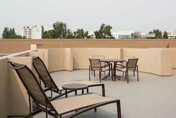 Suite, 1 King Bed, Balcony