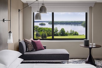 Room, 1 King Bed, Lake View