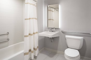 Room, 1 King Bed (Mobility Accessible, Tub)