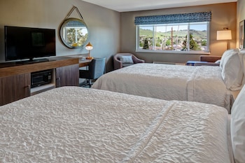 Room, Multiple Beds, Microwave