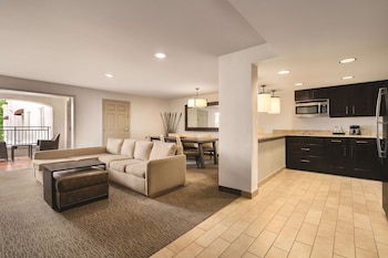 Suite, 1 King Bed, Non Smoking, Balcony