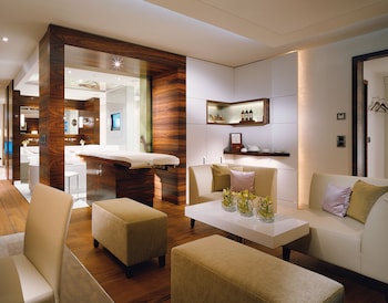 Suite, 1 King Bed, Corner