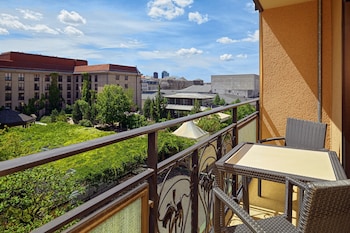 Superior Room, 1 King Bed, Garden View