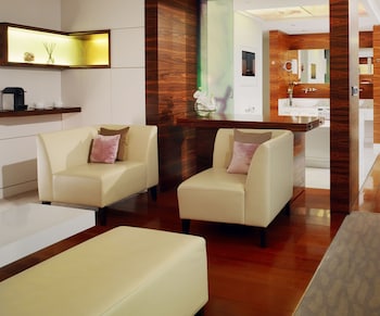 Suite, 1 King Bed, Corner