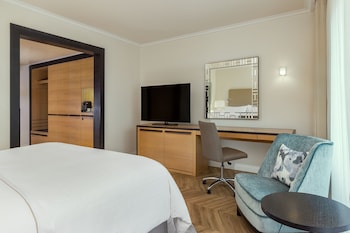 Superior Room, 1 King Bed, Garden View
