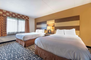 Business Suite, 2 Queen Bed with Sofa bed, Non Smoking (Upper Floor-No Elevator)