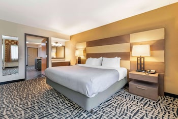 Business Suite, 1 King Bed with Sofa bed, Non Smoking (Upper Floor-No Elevator)