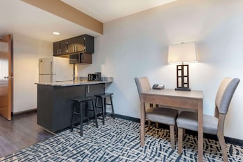 Business Suite, 2 Queen Bed with Sofa bed, Non Smoking (Upper Floor-No Elevator)