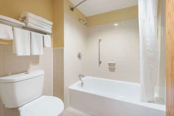 Business Suite, 2 Queen Bed with Sofa bed, Non Smoking (Upper Floor-No Elevator)