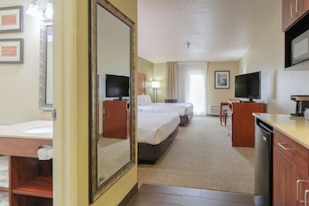 Standard Room, 2 Queen Beds, Non Smoking, Mountain View