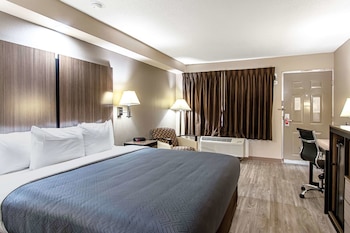 1 King Bed, Business Room, Nonsmoking