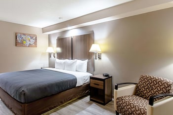 1 King Bed, Business Room, Nonsmoking