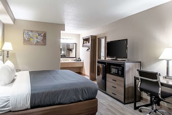 1 King Bed, Business Room, Nonsmoking