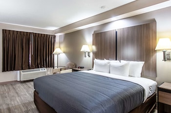 1 King Bed, Business Room, Nonsmoking