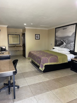 Standard Room, 1 King Bed, Smoking