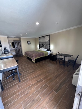 Standard Room, 1 King Bed, Smoking