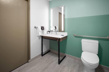 Room, 1 King Bed, Mobility Accessible, Non Smoking (Hearing, Tub W/Grab Bars)