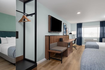 Deluxe Room, 2 Queen Beds, Non Smoking