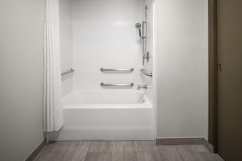 Room, 1 King Bed, Mobility Accessible, Non Smoking (Hearing, Tub W/Grab Bars)