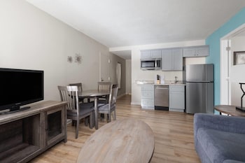 Suite, 2 Queen Beds, Non Smoking, Kitchen