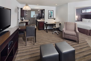 Two Bedroom King/Queen Suite