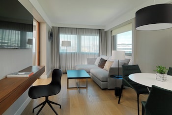 Suite, 2 Twin Beds, Park View, Corner