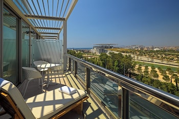 Junior Suite, 1 King Bed with Sofa bed, City View