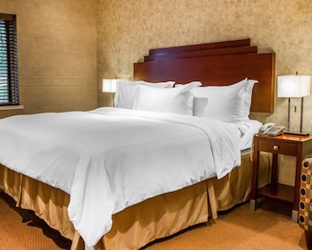 Tower Standard Room with Queen size bed with Elevator Access