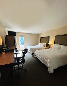 Streamside Deluxe Double Room - Private Balcony Overlooking Stream