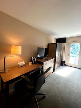 Streamside Deluxe Double Room - Private Balcony Overlooking Stream