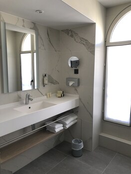 Suite, 1 Queen Bed, Non Smoking, Balcony