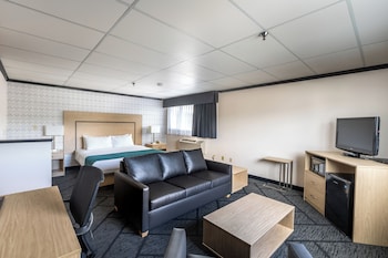 Studio Suite, 1 King Bed with Sofa bed, Non Smoking