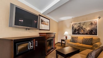 Standard Room, 1 King Bed, Non Smoking, Jetted Tub (Larger Room)