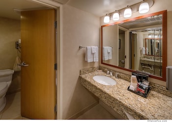 Standard Room, 2 Queen Beds, Patio, Courtyard View (Pet Friendly)