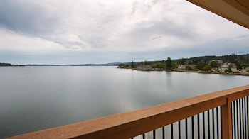 Standard Room, 2 Queen Beds, Patio, Courtyard View (Pet Friendly)