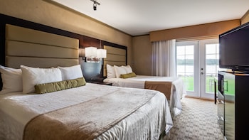 Standard Room, 2 Queen Beds, Patio, Courtyard View (Pet Friendly)