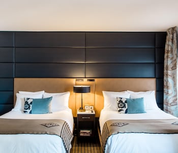 Deluxe Room, 2 Double Beds, City View