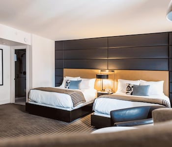 Deluxe Room, 2 Double Beds, City View