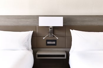 Room, 2 Queen Beds, Corner