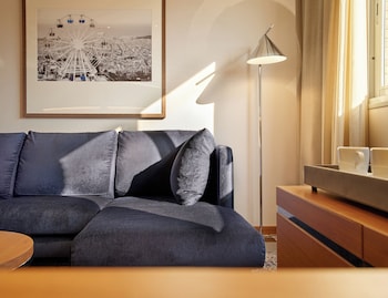 Classic Room, 1 King Bed (Castle View)
