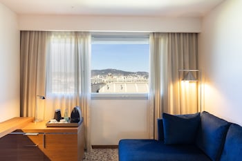 Classic Room, 1 King Bed, Club Lounge Access