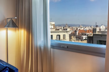 Classic Room, 1 King Bed, City View