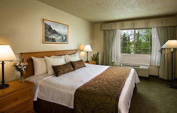 Grand Suite, 1 King Bed, Non Smoking, Kitchen (Coast Premium King Suite)