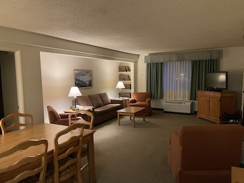 Grand Suite, 1 King Bed, Non Smoking, Kitchen (Coast Premium King Suite)