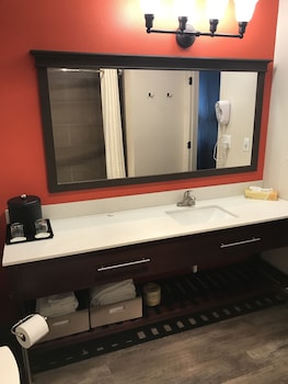 Deluxe Room, 1 King Bed, Non Smoking, Private Bathroom (Coast King)