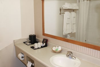 Grand Suite, 1 King Bed, Non Smoking, Kitchen (Coast Premium King Suite)