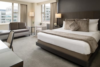 1 King Corner Room