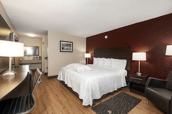 Premium Room, 1 King Bed, Accessible (Upgraded Bedding & Snack, Smoke Free)